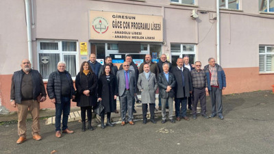 İYİ Parti'den sürgün edilen öğretmene destek ziyareti