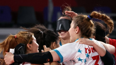 Kadın milli takımımız dünya şampiyonu oldu. Helal olsun size. Tarihi başarı