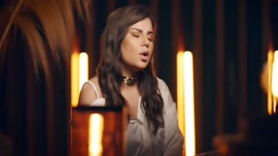 Merve Özbey'den Sezen Aksu itirafı. Merhaba dediği an Türkçe'yi unuttuğumu hatırlıyorum