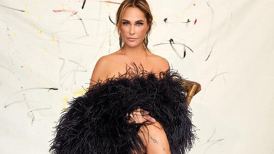 Hülya Avşar bu sefer duştan çıkıp paylaşım yaptı. Her yaptığı olay oluyor