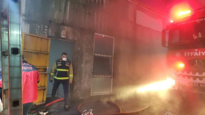 Kauçuk fabrikası yandı