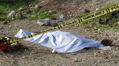 Antalya’da boş arazide kadın cesedi bulundu