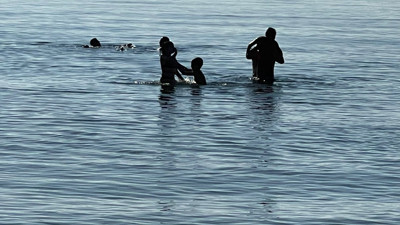 Aralık ayının ortasında denize girdiler