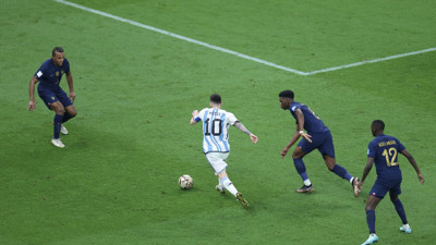 Arjantin Messi ile yeniden öne geçti