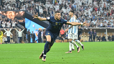 Mbappe Messi'yi geçti. Altın Ayakkabı'yı aldı. Hat-trick yapıp tarihe geçti ama kupayı kaldıramadı