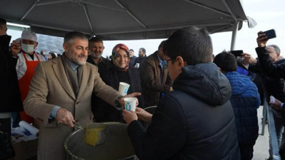 Asgari ücretliye ‘fakir fukara’ diyen Nebati bu kez çorba dağıttı