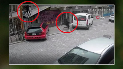 Ayakkabı hırsızlarını önce dövdüler sonra polise teslim ettiler
