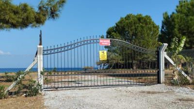 Datça'da cennet gibi koyu elektrikli telle çevirdiler. Mahkeme karar vermişti