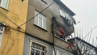 2 çocuğunu kucağına alarak balkondan atladı