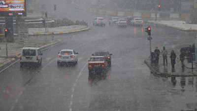 Erzincan'da ulaşıma kar engeli