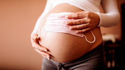 Covid-19 sürüyor, hamileler ne yapmalı?