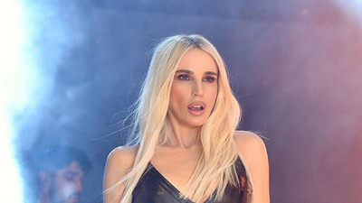 Şarkıcı Gülşen ikinci kez hakim karşısında. Savunmayı duyan şikayetten vazgeçiyor