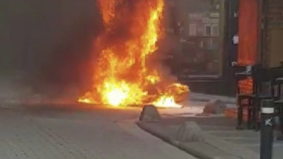 Kadıköy’de motosiklet alev alev yandı