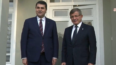 Ahmet Davutoğlu Gültekin Uysal’ı ziyaret etti