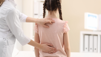 Uzmanı açıkladı. Çocuklara görülüyor. Kamburluğa kadar gidiyor