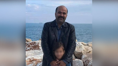 Minibüsün altında kalan öğretmen hayatını kaybetti