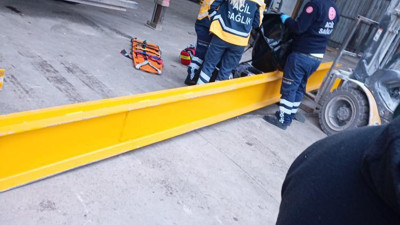 Ankara'da, üzerine vinç direği devrilen işçi öldü