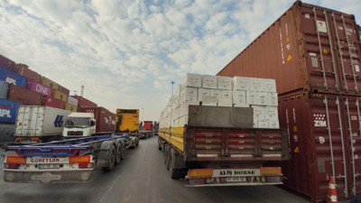 Yakalanan 5 TIR kaçak içki imha edildi