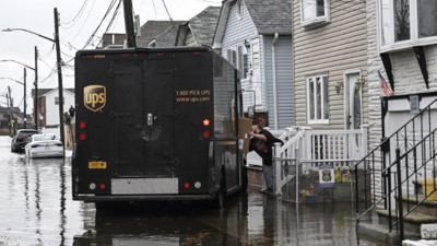 ABD'de kar fırtınası nedeniyle kıyı bölgeleri sular altında kaldı