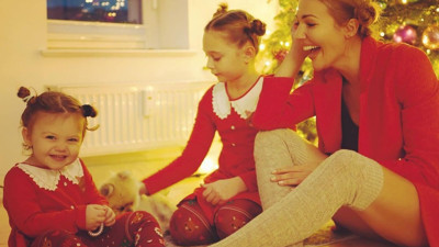 Meryem Uzerli'den kızlarıyla yılbaşı pozu