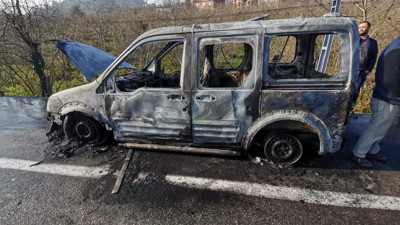 Seyir halindeki araç yandı