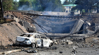 Güney Afrika'da akaryakıt tankeri patladı. 10 kişi öldü