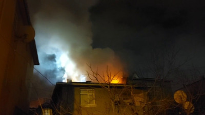 Sultanbeyli'de alevler geceyi aydınlattı