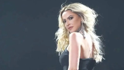 Hadise'nin yarı çıplak pozu olay oldu. Fotoğrafları görenin aklına Orhan Veli şiiri geldi