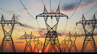 Elektrik dağıtım şirketinin özelleştirme borcu dolardan TL'ye çevrildi. İktidardan yeme de yanında yat kıyağı