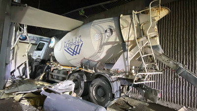 Kocaeli’de beton mikseri köprüden uçtu: 3 yaralı