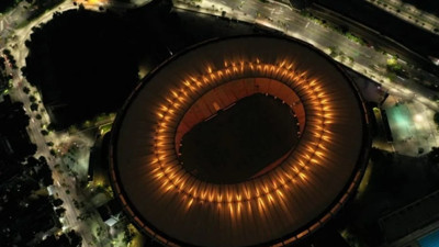 Futbol mabedleri Pele için yasta. Sabahlara kadar ışıkları sönmedi