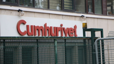 Cumhuriyet Gazetesi'nde görevden alındığı iddia edilen Kızılyalın: Görevimin başındayım