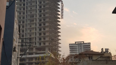 İzmir’de vinç devrildi. 5 kişi hayatını kaybetti