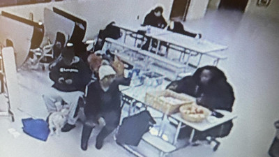 New York’ta bir kişi kar fırtınasındaki mağdurları aracına alarak donmaktan kurtardı