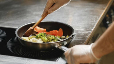 Herkes mutfağında bu hatayı yapıyor. İşte kimsenin fark etmediği o tehlike