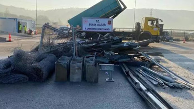 Otoyolda bariyerleri kesip çaldılar