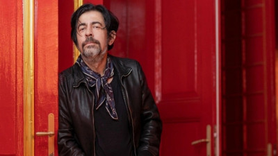 Tv100 ekranlarında yayınlanan Uykusuzlar Kulübü'nün yılbaşı kadrosunda kimler var kimler