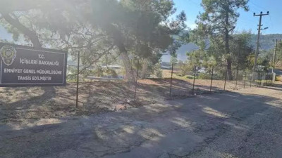 İçişleri Bakanlığı halka açık sahili Emniyet’e verdi. Tel örgülerle çevirdiler