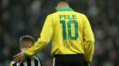 Premier Lig'de sahaya Pele forması ile çıktı. Dünya yıldızına anlamlı veda