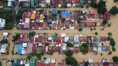 Filipinler'de elektrik kesintisi: 65 bin yolcu mağdur oldu