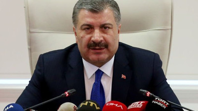 Bakan Koca istifa eden hekimlerle ilgili soruyu yanıtsız bıraktı