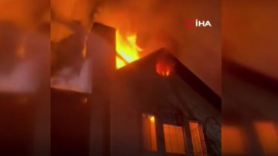 Villanın çatısı alev alev yandı
