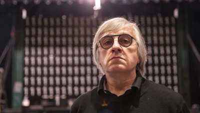 Putin karşıtı ünlü Rus sanatçı Dmitry Krymov'un evi yangında kül oldu. Vücudunun yarısı yandı canını zor kurtardı