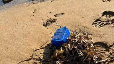 Kıbrıs sahillerine yosun gibi uyuşturucu paketleri vuruyor