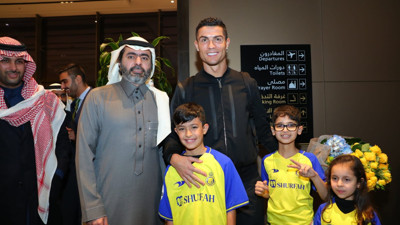 Ronaldo Arabistan'da. Kral karşılaması yapıldı