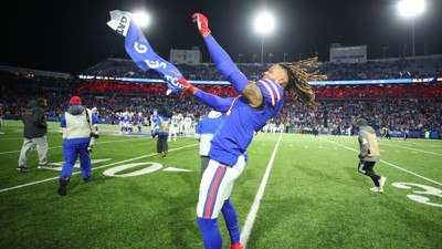 İnanılmaz olay! Ünlü futbolcunun maçta kalbi durdu. Durumu hala kritik
