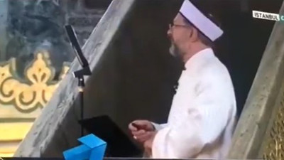 Profesör olan Ali Erbaş'ın İngilizcesi herkesi şaşırttı. İngilizce hutbe verdi