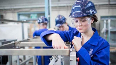 AKP’nin 3600’le mağdur ettiği binlerce tekniker hak arayışında. Yan yana çalışan teknikerlerin maaş farkı 1800 TL