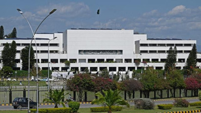 Pakistan'da enerji tasarrufu kapsamında iş yerleri erken kapanacak