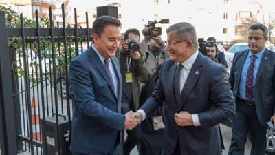 Babacan Davutoğlu’nu makamında ağırladı